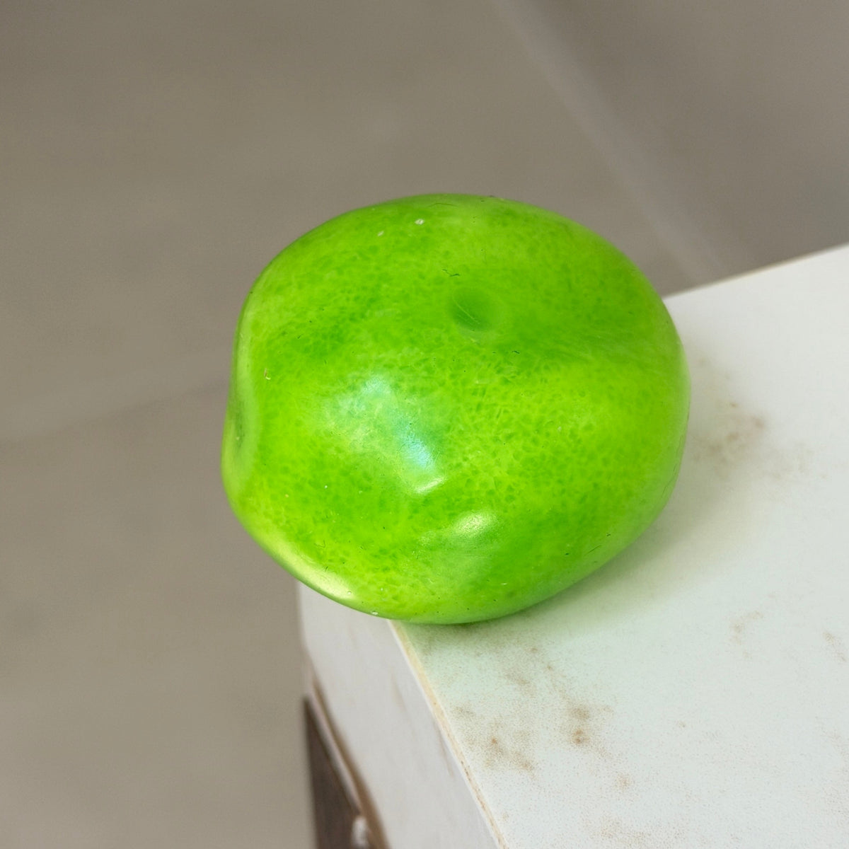 Mini Green Apple Slushy Squishy with bright green apple color, soft fine-sand sensory texture, low stickiness, and compact 3 cm size.
